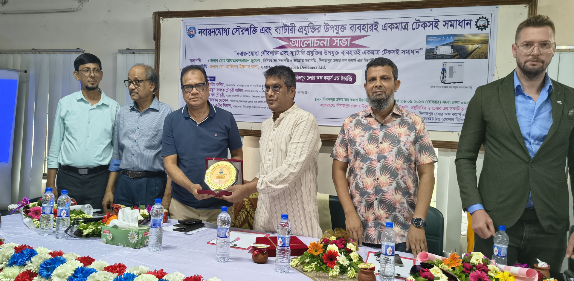 নবায়নযোগ্য সৌরশক্তি এবং ব্যাটারী প্রযুক্তির উপযুক্ত ব্যবহারই একমাত্র টেকসই সমাধান
