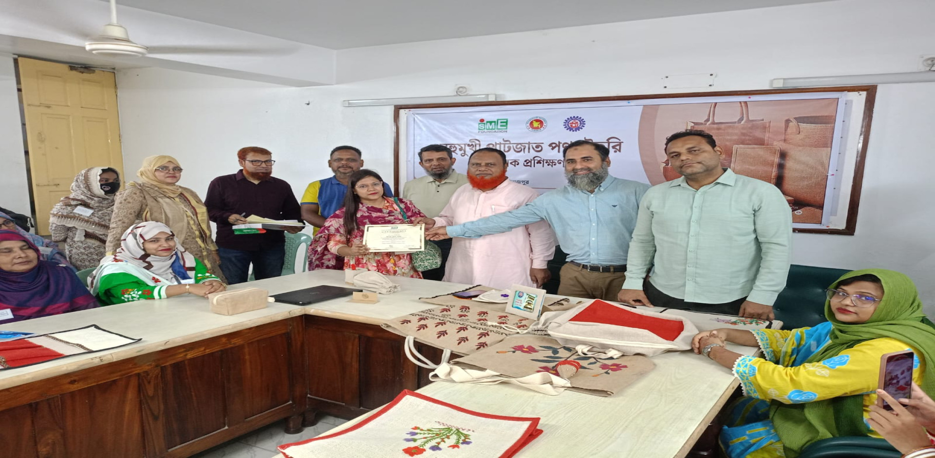 ৫ দিনব্যাপী ‘‘বহুমুখী পাটজাত পণ্য তৈরী” বিষয়ক প্রশিক্ষণ-২০২৬ চেম্বার ভবনে অনুষ্ঠিত